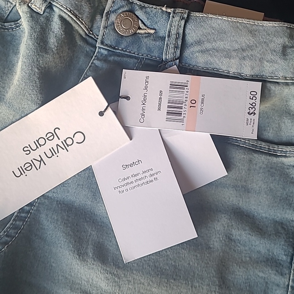 Calvin Klein Girls Mid Rise Bermuda Denim Shorts Medium Wash Size 10 NWT - Picture 6 of 15